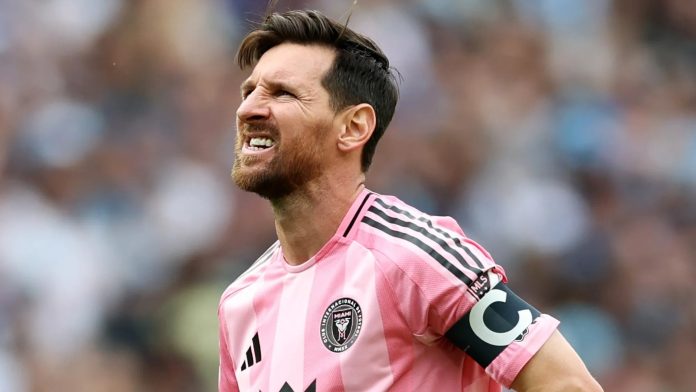 lionel-messi-and-six-manchester-united-legends-including-cristiano-ronaldo-and-gary-neville-make-it-into-controversial-all-time-world-xi