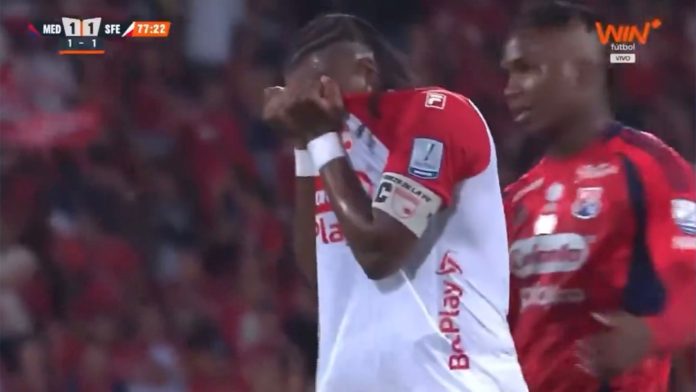 premier-league-cult-hero-cries-after-picking-up-injury-but-then-scores-title-winning-goal