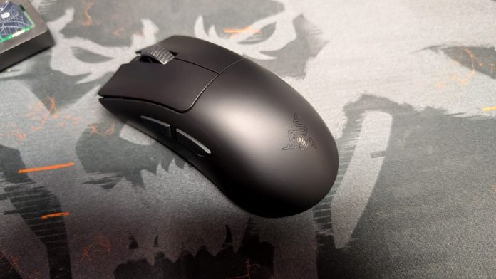 razer-deathadder-v4-pro-gaming-mouse-review-—-full-of-venom