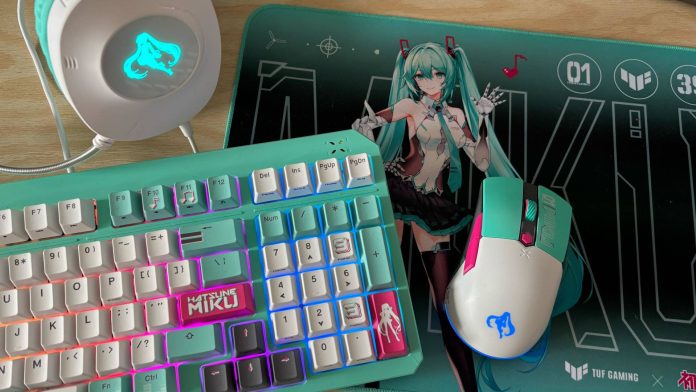 my-desktop-has-been-overrun-by-virtual-pop-sensation-hatsune-miku-goodies-from-asus,-but-i