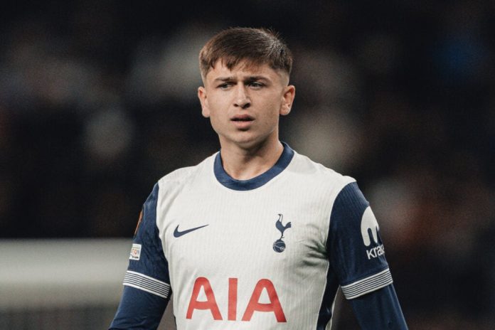 tottenham-to-make-big-mikey-moore-decision-ahead-of-borussia-dortmund-offer