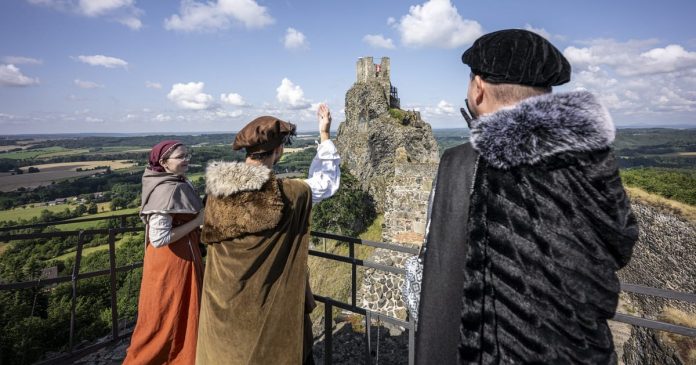 fans-of-computer-game-kingdom-come:-deliverance-ii-take-over-trosky-castle