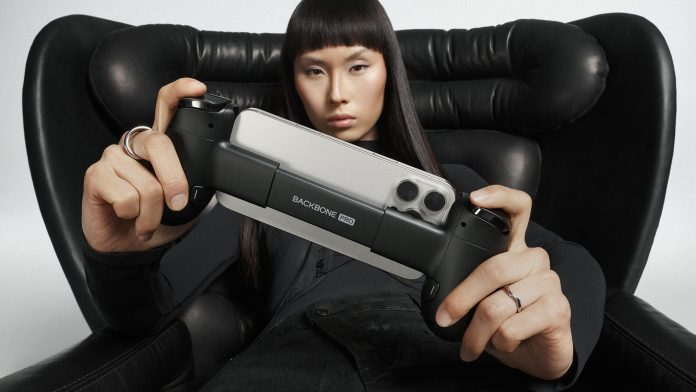 one-of-the-greatest-iphone-and-android-game-controllers-just-arrived-in-the-uk