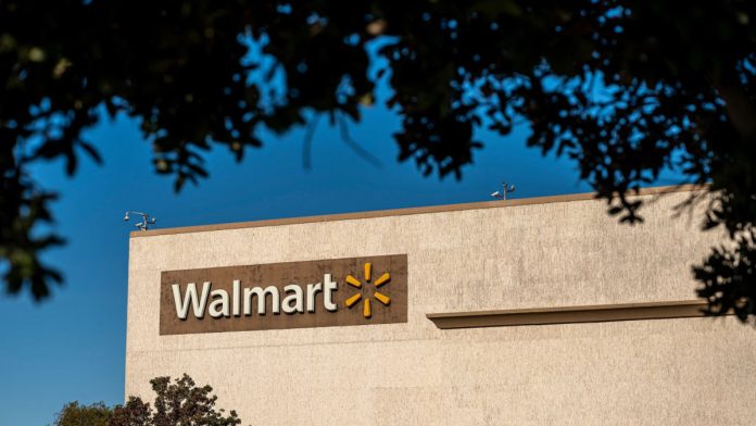 walmart-is-selling-a-‘sturdy’-$150-gtracing-gaming-desk-for-just-$70