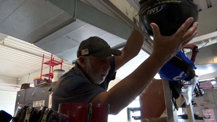 jockey-valet-retires-after-51-years-at-finger-lakes-gaming-&-racetrack