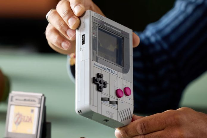 lego-channels-retro-gaming-magic-with-a-brick-built-nintendo-game-boy-replica-|-stupiddope-|-est.-2008