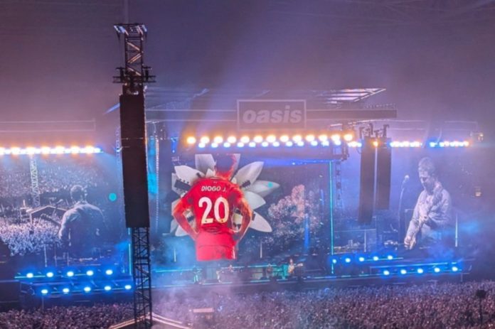 ‘absolutely-class’-–-oasis-pay-touching-tribute-to-diogo-jota-on-first-night-of-reunion-tour