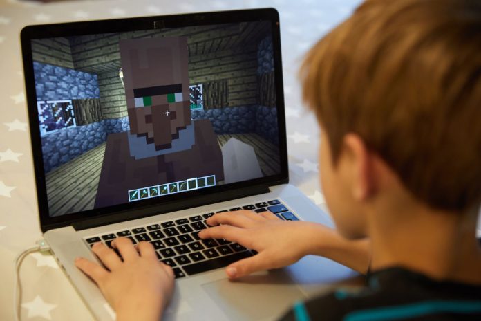 keeping-your-kids-safe-playing-online-video-games