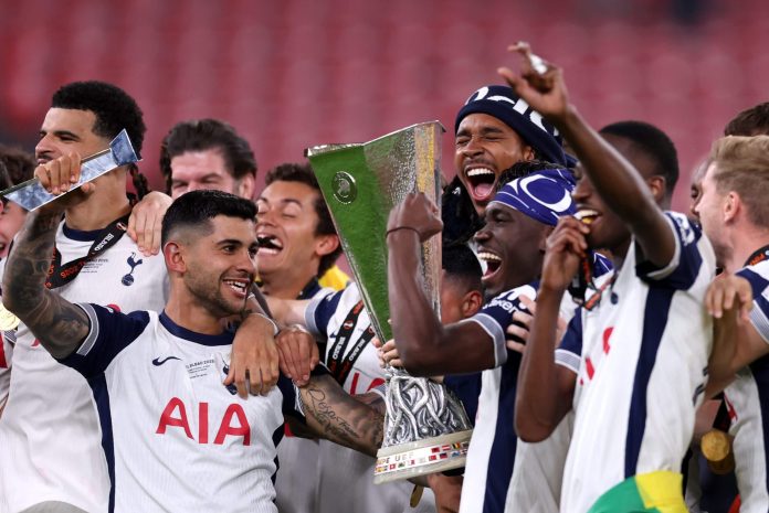 how-tottenham-celebrated-europa-league-triumph:-confetti-cannons,-cigars-and-wonderwall