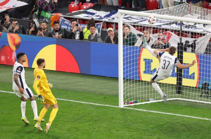 an-appreciation-of-micky-van-de-ven-and-cristian-romero,-tottenham’s-europa-league-winning-rocks