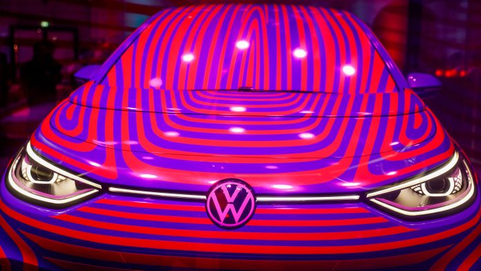cars-have-had-real-life-dlc-for-a-while,-but-now-volkswagen’s-gone-full-pay-to-win,-locking-a-car