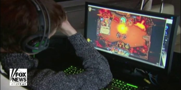 the-ten-news-podcast-teaches-preteens-about-gaming-–-and-the-news-|-fox-news-video