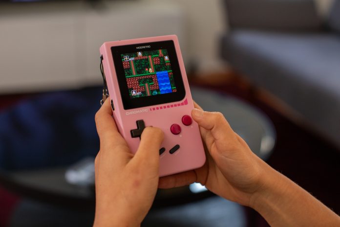 modretro-chromatic-is-a-high-end-game-boy-revival-for-’90s-kids