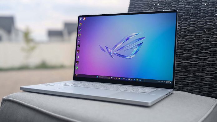 this-rog-laptop-is-sleek,-powerful,-and-versatile-—-and-it’s-not-afraid-of-the-razer-blade