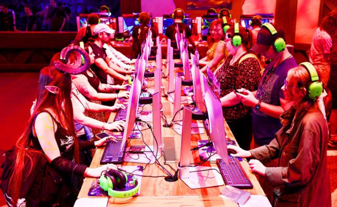 firefighting-games-spark-at-gamescom-fair-–-taipei-times