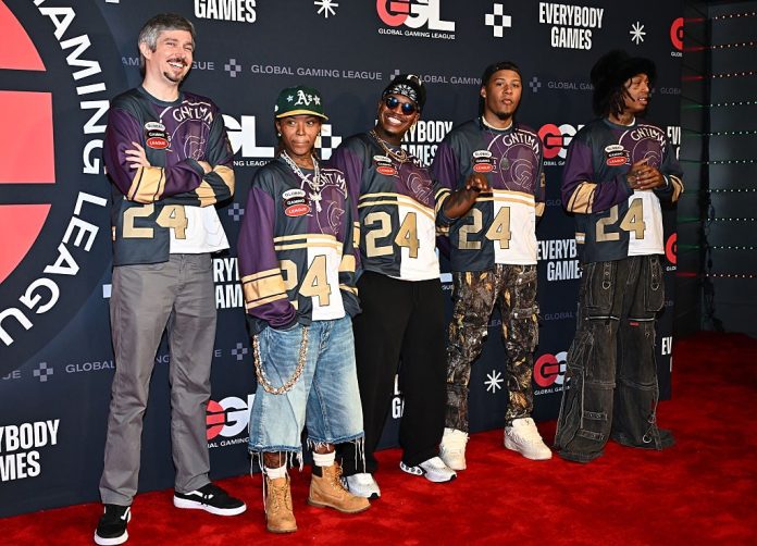 ne-yo-takes-down-t-pain-in-global-gaming-league-kickoff-at-las-vegas-arena